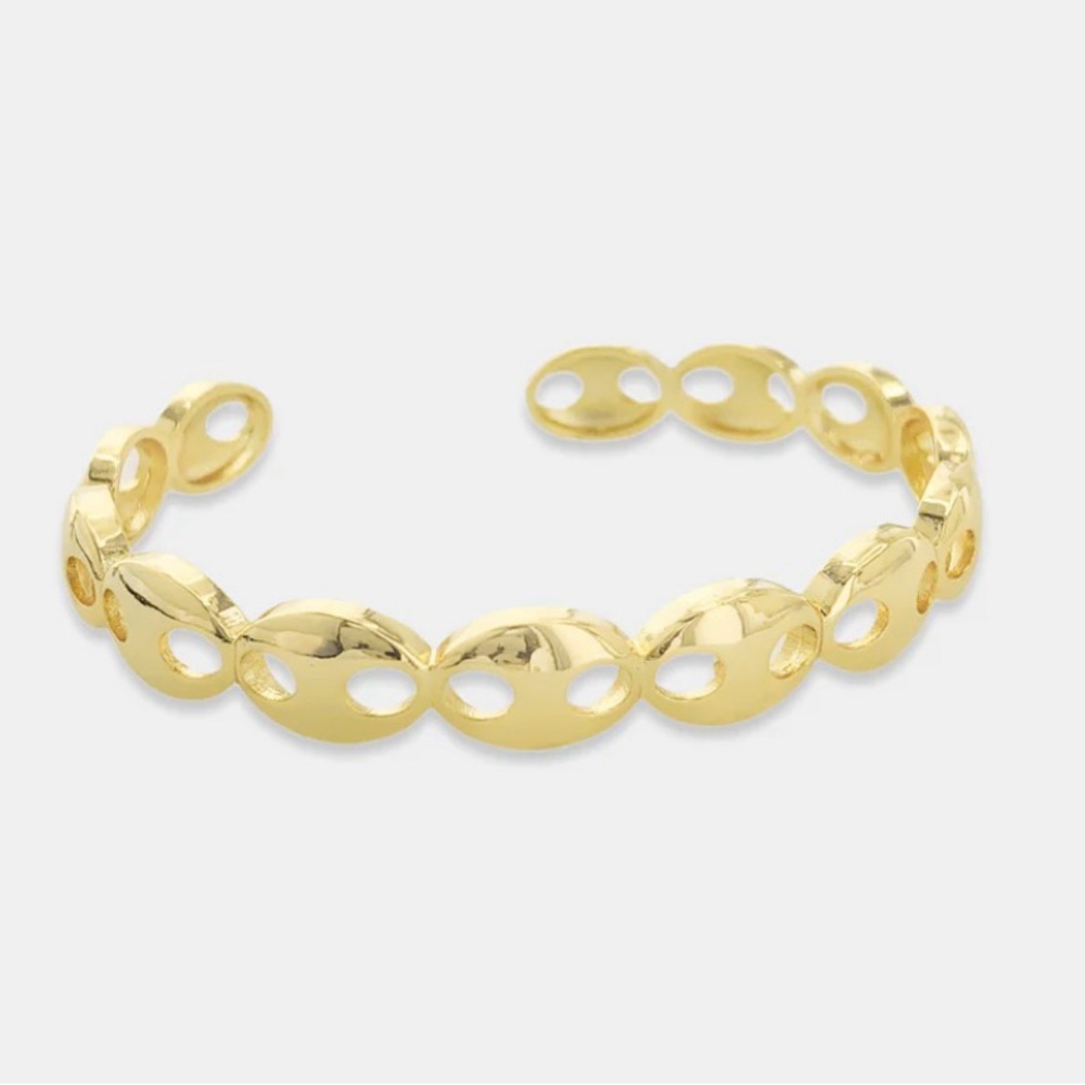 Mariner cuff:Glossy, gold! A sleek bracelet with a classic mariner chain design.